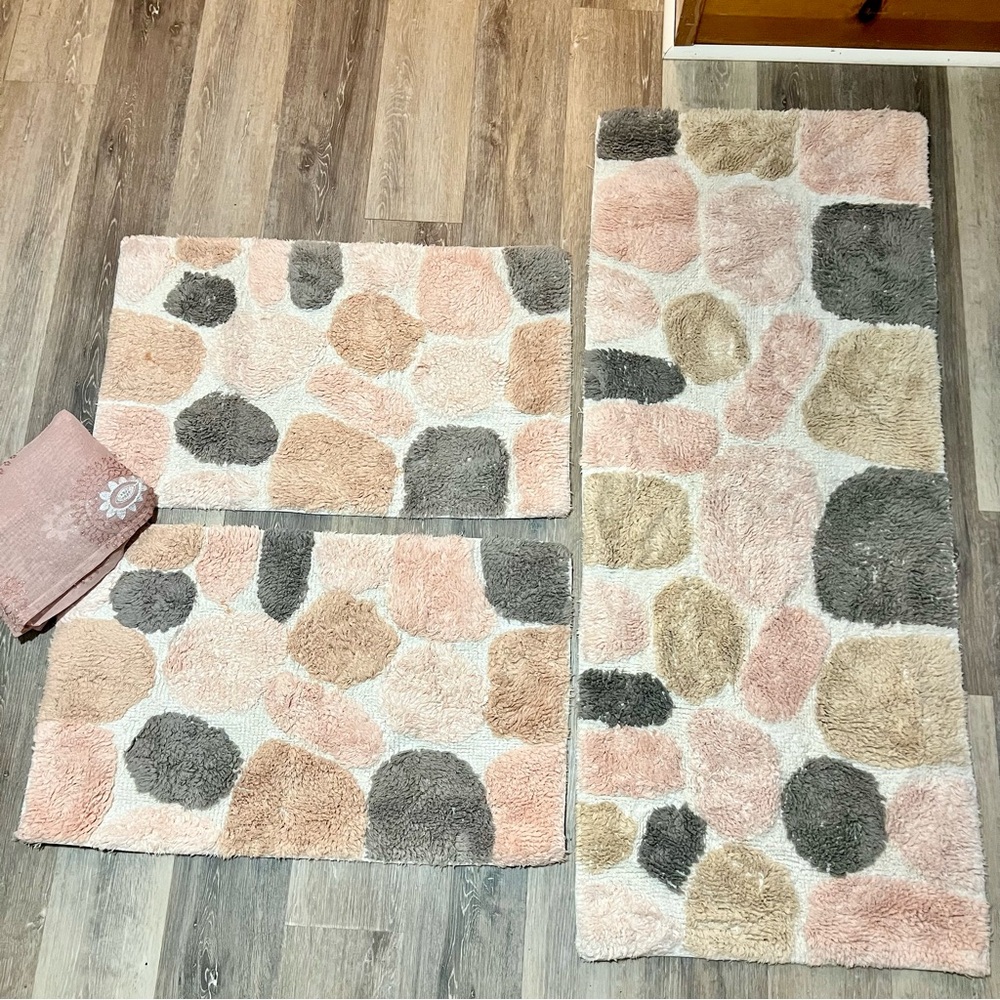 Pink Beige Grey White Stone Pattern Bath Rug & Shower Curtain Set